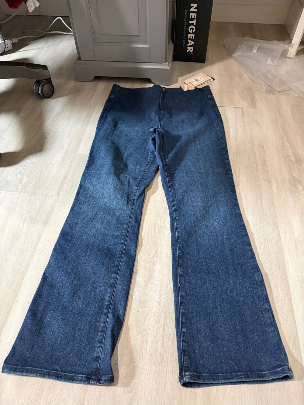 NWT NYDJ PULL ON SLIM BOOT, CAT SIZE PETITE MEDIUM